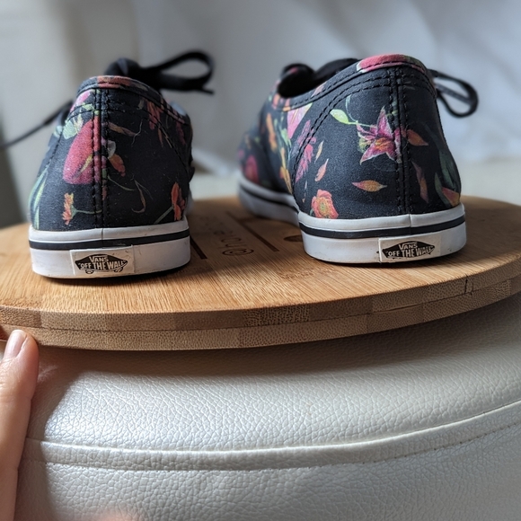 Vans Floral Lace Up Sneakers - Picture 3 of 11
